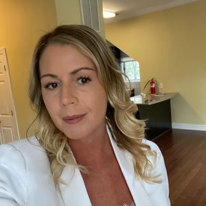 Meet your Posher, Leeann